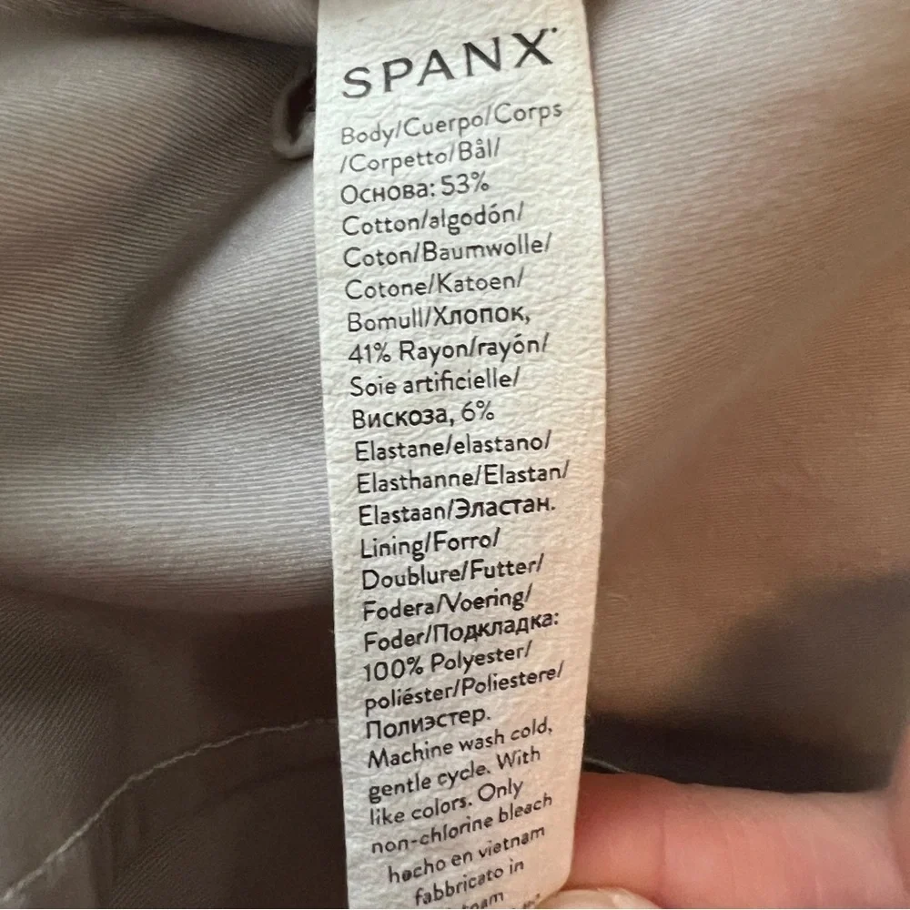 SPANX On the Go Kick Flare Pull On Pants in Classic White Size Medium